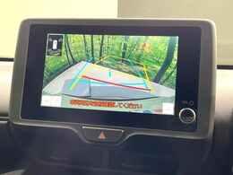 【バックカメラ】駐車時に後方がリアルタイム映像で確認できます。大型商業施設や立体駐車場での駐車時や、夜間のバック時に大活躍！運転スキルに関わらず、今や必須となった装備のひとつです！
