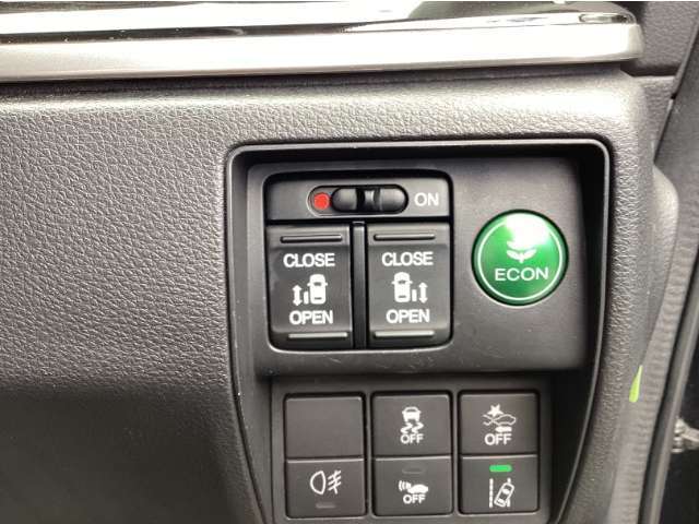 両側電動スライドドア装備！運転席からでもボタン一つで開閉可能です♪