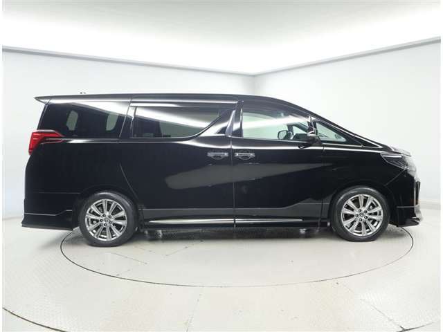私たちは「喜んでいただける」お車を目指しています。中古車なんて「値段は安いけど…」あんしんして乗れるのかな～なんて不安になるお客様も多いと思います。不安を解決し、いいお車選びしてください！