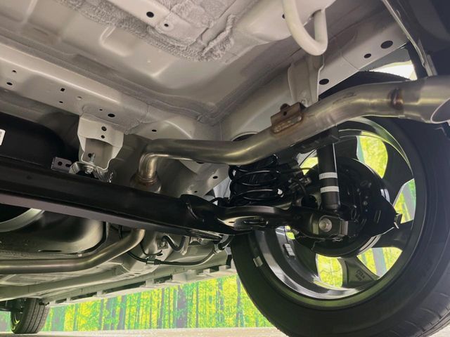 お車を安心してお乗りいただく為には、足回りの定期点検が欠かせません。サービスサポート（有償保証）では無料点検もご提供しており、安心のカーライフをお過ごしいただけるサポート体制が整っています。