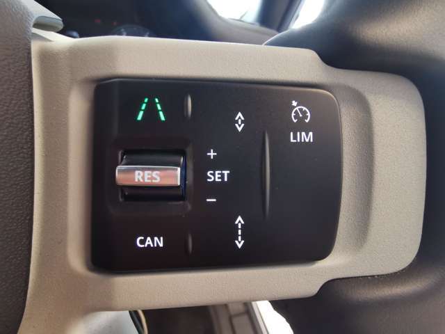 【アダプティブクルーズコントロール】前方車両を認識して自動で追従していくアダプティブクルーズコントロールが搭載されております。渋滞時などでも大変便利な機能になります。