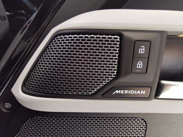 【MERIDIANサウンドシステム】英国の高級オーディオブランド「MERIDIAN」のサウンドシステムです。上質なドライブには上質な音響を。