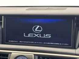 【メーカー純正ナビ】インテリアに溶け込むスタイリッシュな「専用設計」メーカーナビを装備♪視認性や操作性など基本性能にも優れ、より上質なカーライフをお楽しみいただけます。