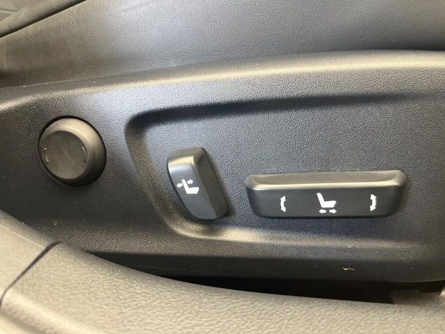 【パワーシート】スイッチ一つで簡単にシートの微調整が可能！電動だから力もいりません！快適なシートポジションにセットして、快適なドライブをお楽しみください。