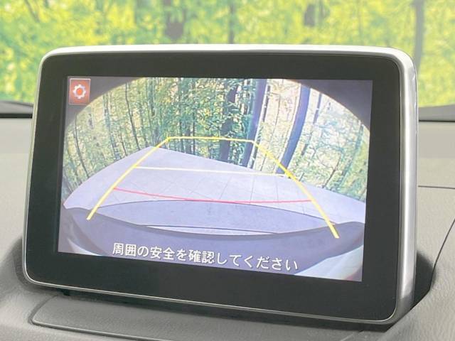 【バックカメラ】駐車時に後方がリアルタイム映像で確認できます。大型商業施設や立体駐車場での駐車時や、夜間のバック時に大活躍！運転スキルに関わらず、今や必須となった装備のひとつです！