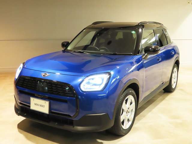 フロントフェイスはMINIアイコンとして永らく愛されるデザイン性の良さと、ブランドの魅力を感じる事ができます。