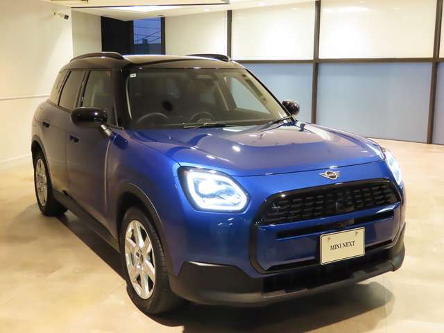 フロントフェイスはMINIアイコンとして永らく愛されるデザイン性の良さと、ブランドの魅力を感じる事ができます。
