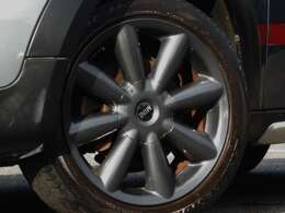 アルミは専用の18インチアルミを装着しています