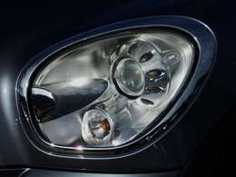 夜間走行も安心の明るさで安心の純正HIDライト装着しています