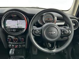 軽い力で扱いやすいハンドルです。目立つ傷やスレなどなく綺麗な状態です！除菌プランいれていただくとさらに快適に！清潔なお車はお子様にも安心ですね！