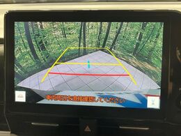 【バックカメラ】駐車時に後方がリアルタイム映像で確認できます。大型商業施設や立体駐車場での駐車時や、夜間のバック時に大活躍！運転スキルに関わらず、今や必須となった装備のひとつです！
