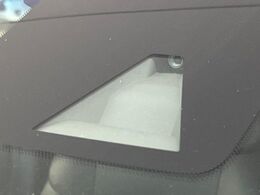 【インテリジェントエマージェンシーブレーキ】フロントカメラで前方の車両や歩行者を検知。衝突しそうな時は衝突被害軽減ブレーキが作動、衝突回避をサポート。より安全にドライブをお楽しみいただけます。