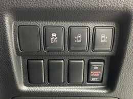 【両側パワースライドドア】スマートキーや運転席のスイッチで後席両側スライドドアの開閉が可能♪電動だから力を入れてドアを開ける必要が無く、小さなお子様でも簡単に開け閉めでき快適です♪