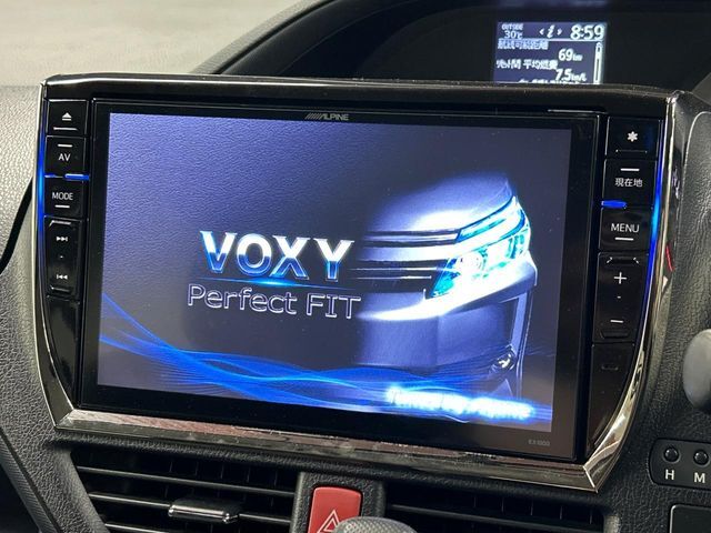 【BIG-X9インチナビ】人気の大画面BIG-Xナビを装備。専用設計で車内の雰囲気にマッチ！ナビ利用時のマップ表示は見やすく、テレビやDVDは臨場感がアップ！いつものドライブがグッと楽しくなります♪