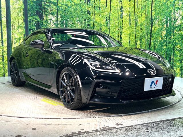 大好評のボディコーティング「弾スプラッシュコート」もご納車までに施工可能。通常のガラスコートと異なる、耐久年数6年の無機質ガラスコーティングが、ボディをキレイな状態に保ってくれます。