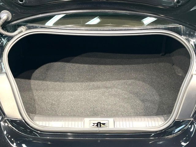 積み下ろしのしやすいデッキにはたっぷりと荷物を積み込んでいただけます。遊びから仕事まで、様々なシーンで頼れます♪
