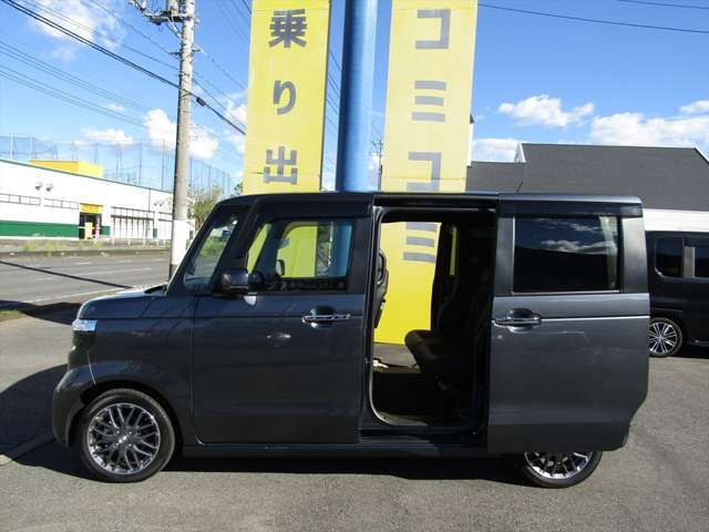 ☆両側電動スライドドアなので横からのお荷物の積み下ろしはもちろん大きなお荷物等も楽々出し入れ可能です！！