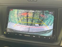 【バックカメラ】駐車時に後方がリアルタイム映像で確認できます。大型商業施設や立体駐車場での駐車時や、夜間のバック時に大活躍！運転スキルに関わらず、今や必須となった装備のひとつです！