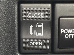 【パワースライドドア】スマートキーや運転席のスイッチでスライドドアの開閉が可能♪電動だから力を入れてドアを開ける必要が無く、小さいお子様でも、重い荷物を持っている時もラクに開け閉めできます♪
