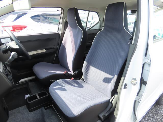 フロントシートも状態良好ですよ。大きな汚れもなく、安心です。座り心地もいいですよ。