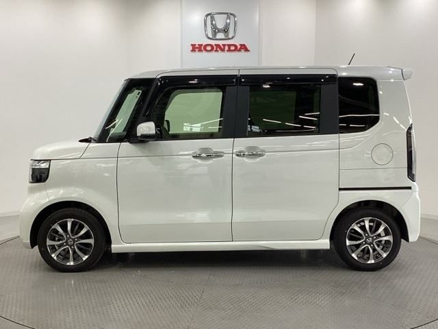 購入後も自社指定整備工場完備でお客様の愛車をしっかりサポート致します！御納車時には安全かつ安心してお乗り頂けるようホンダ専門知識を持つ整備スタッフが点検・整備・装備も説明をしてお渡ししております。