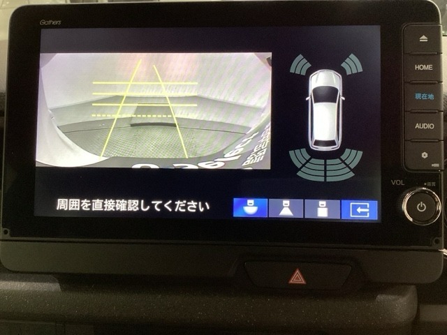 バックでの車庫入れも安心です！　リアカメラが付いているバックモニター付のナビを装備しております。バンパーについているソナーや、操作線もついており距離感も画面から確認できます。
