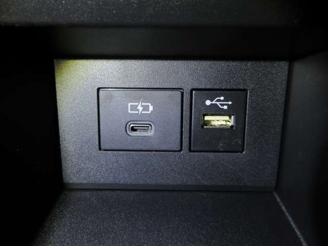 オーディオ接続用USB端子を完備しております♪