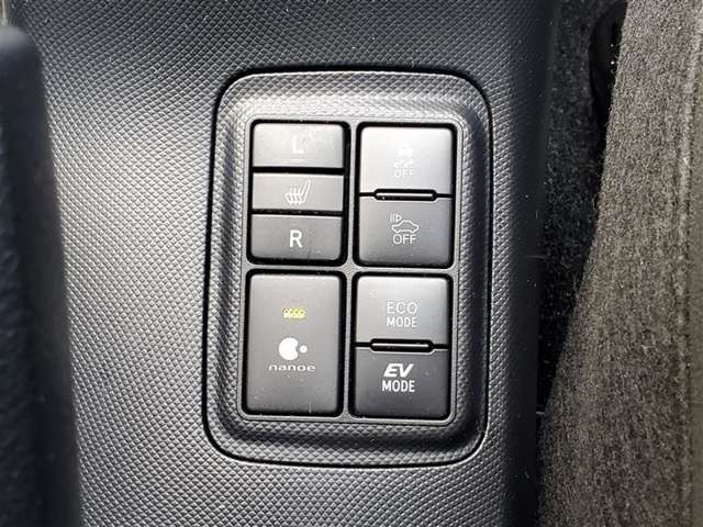 運転席、助手席シ-トにはシ-トヒ-タ-が付いているので、寒い朝も快適～♪