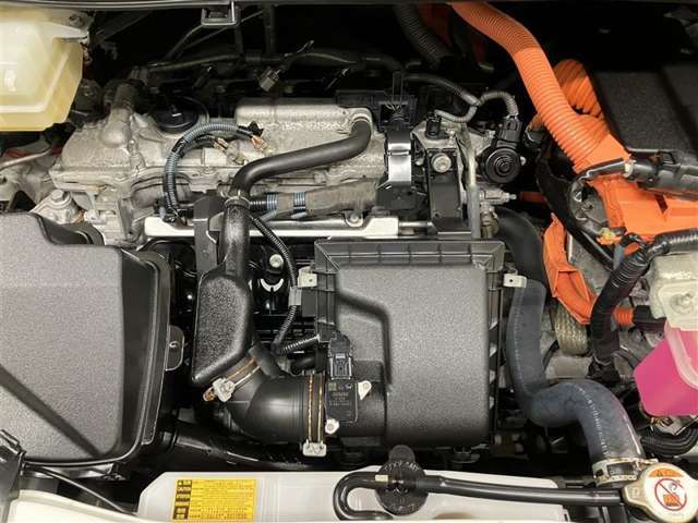 低燃費で環境にもやさしいハイブリッド車です。トヨタ専用診断機器でハイブリッドシステムを綿密に点検してあります！