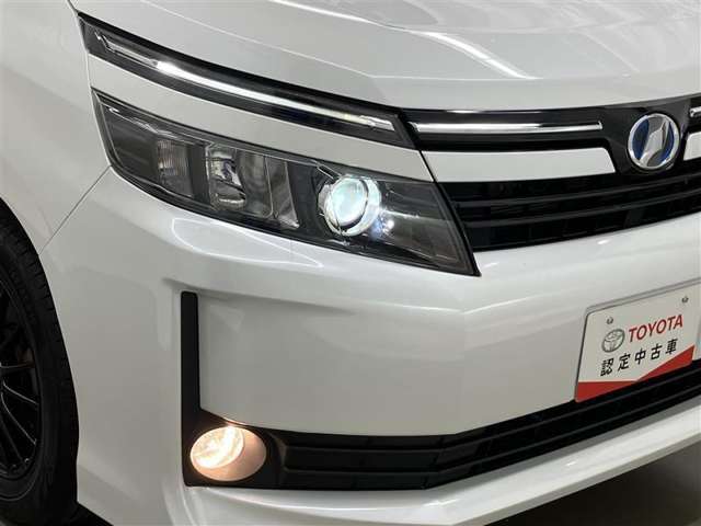 LEDヘッドライトです。デザイン性がよくとても明るいので、夜間の走行や悪天候でも安心です。しかも長寿命！