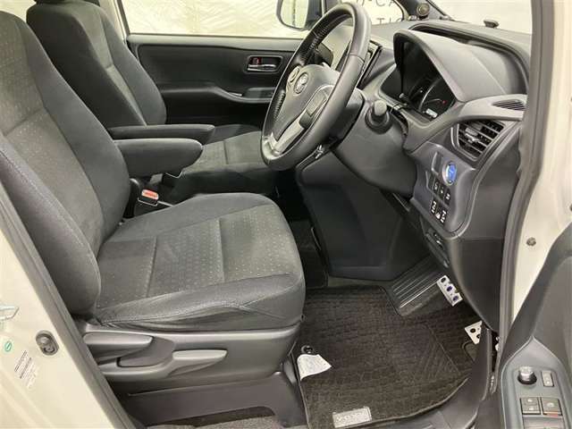見通しのよいすっきりとした視界で、誰でも運転しやすいです。運転のしやすさは疲れにくさにも繋がりますよ♪