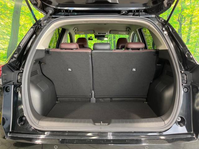 普段のお買い物や通勤、送迎等に十分な荷室スペースを確保しております。セカンドシートを倒すと、大きな荷物の積載も可能です♪