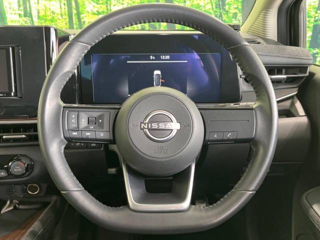 【純正革巻きステアリング】上質な革を使用することで、手にしっかり馴染みとても運転しやすいハンドルです♪