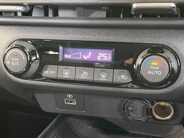 【オートエアコン】一度お好みの温度に設定すれば、車内の温度を検知し風量や温度を自動で調整。暑い…寒い…と何度もスイッチ操作をする必要はありません。快適な車内空間には必須の機能ですね♪