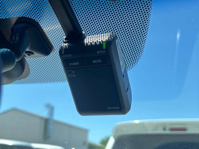展示車両に関しましても、全ての取り扱いの車に対して厳しくチェックしております。