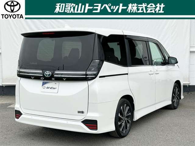 リフレッシュクリーニング「爽・快・車」施工！和歌ル山トヨペットの専門のスタッフが、独自の技術で一台一台丁寧に、内外装の清掃や除菌抗菌。下廻りやエンジンルームなど普段見えないところもキレイに仕上げます！