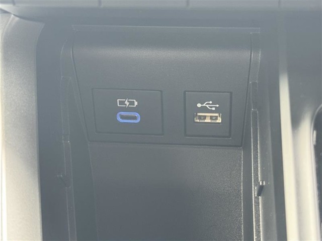 ★USB充電端子★スマートフォンやタブレットの充電ができるように！