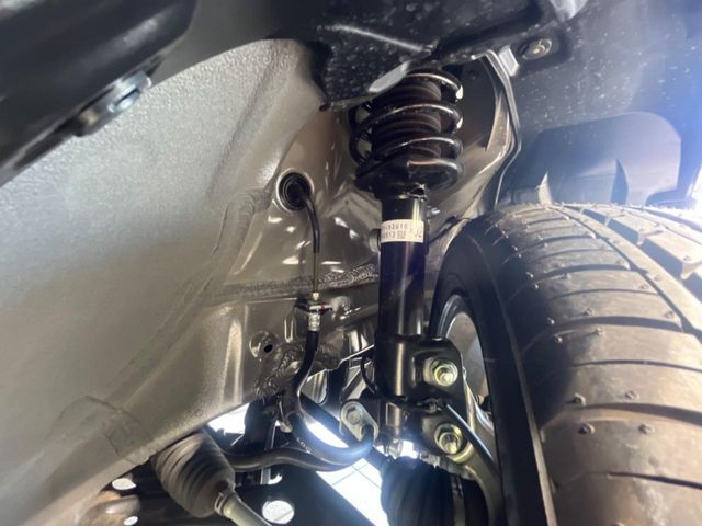 お車を安心してお乗りいただく為には、足回りの定期点検が欠かせません。サービスサポート（有償保証）では無料点検もご提供しており、安心のカーライフをお過ごしいただけるサポート体制が整っています。
