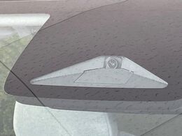 【ホンダセンシング】走行中に前方の車両等を認識し、衝突しそうな時は警報とブレーキで衝突回避と被害軽減をアシスト。より安全にドライブをお楽しみいただけます。