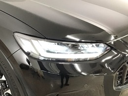 【LEDヘッドライト】大光量で夜道や雨の日の安心感を高めるLEDヘッドライト。周囲の明るさに応じて自動点灯・消灯/ライトの消し忘れも防げるオートライトコントロール付！