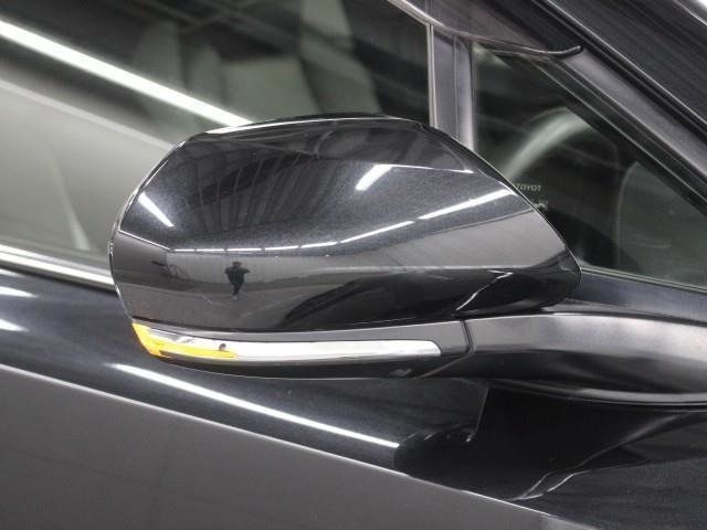 サイドターンランプ付きドアミラー。車両のドレスアップと右左折時の被視認性を兼ね備えたお洒落なミラーです。