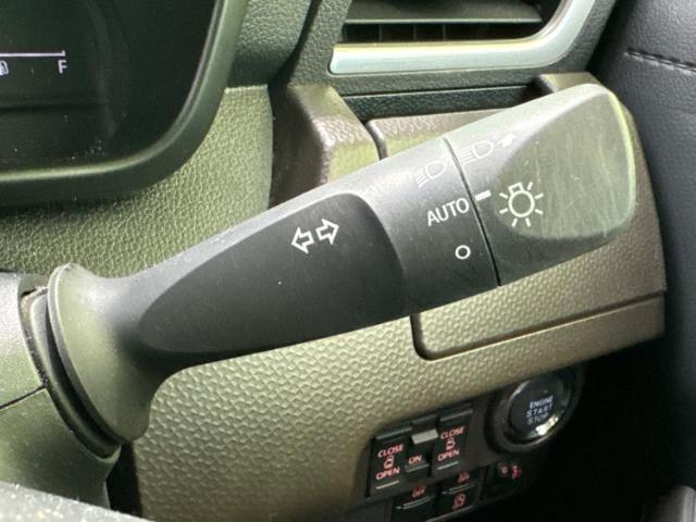 WECARSの展示場では実際に見て、触ってお車をお選びいただけます！知識の豊富な営業スタッフが様々なカーライフをご提案いたします！