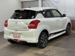 当店は安心のJUメンバーショップ！！JUでの仕入れや下取り車など展示しております☆（JU＝社団法人日本中古自動車販売協会連合会）