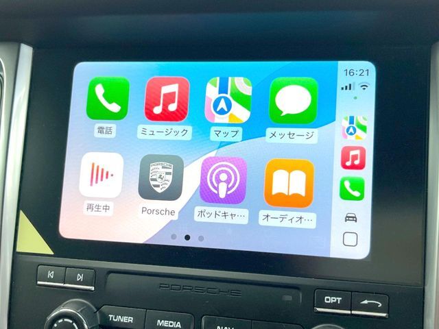●Apple　Car　Play：スマホとの有線接続で、ナビ・オーディオ再生などスマホのアプリ機能が画面でも使える便利機能です！