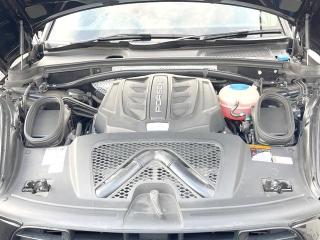 ●当店では、各メーカーの専用診断テスターを導入。国家資格を持つテクニカルスタッフも常駐しておりますので、万が一の際にも安心してご利用いただけます。