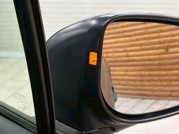 ブラインドスポットモニター装備。車線変更をしようとした時に車両があれば警報を鳴らしてくれます。