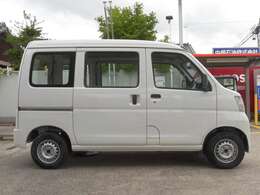 内装はしっかりとルームクリーニングした状態でのご納車となります。当店の車はとてもきれいな状態でのでご安心ください。