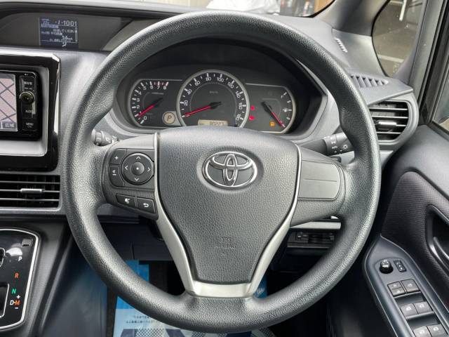 【ステアリングスイッチ】運転中、前方から目線をそらすことなく、オーディオ等の操作が可能な便利機能！安心＆快適なドライブを演出してくれます♪