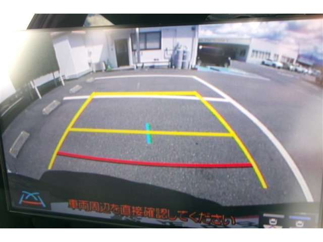 バックガイドモニターで、後方を確認しながら安心して駐車することができます。運転初心者も熟練者も必須の機能ですよ！