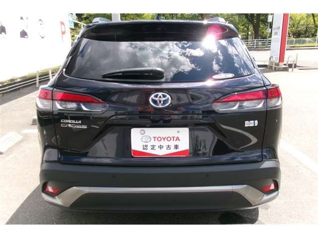 後方からの写真です。トランクに荷物が載せれるので、車内を広く使用できます。